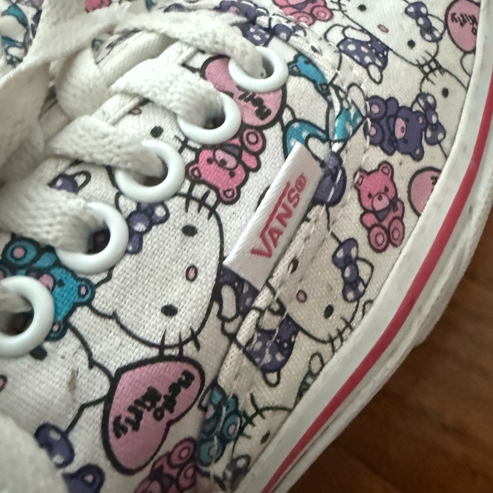 VANS x HELLO KITTY Off The Wall LOW TOP Sneakers UNISEX: Mens 7 Women’s 8.5 US - Picture 5 of 10